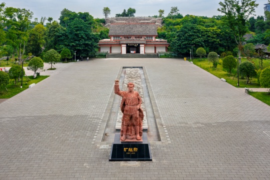 旷继勋广场（岳冰松摄）.jpg